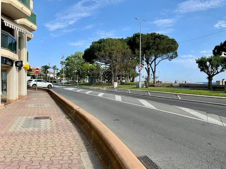 T2 Le Concorde Clim A 30 M De La Plage Apartment Saint-Raphael   Saint-Raphael (Var)