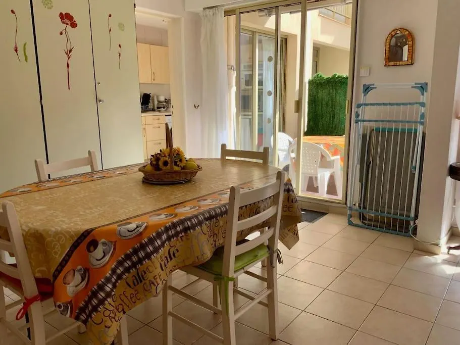 T2 Le Concorde Clim A 30 M De La Plage Apartment Saint-Raphael